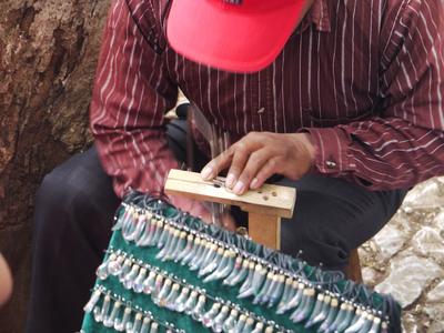 As far as we can tell, this guy is duplicating keys using only a tiny manual saw. I didn&#39;t think this was even possible.