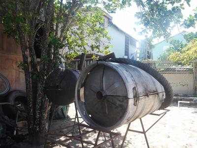 Awesomeness times 2 : beer keg converted into a barbecue