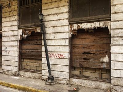 More un-rehabilitated relics in Casco Viejo