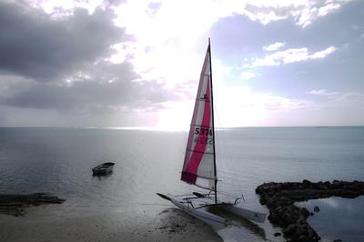 Empty vessels. Hauru, Moorea