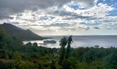 View of Opunohu bay from the jardin tropical, Moorea