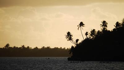 The day fades quickly, Tautiare Village, Maupiti