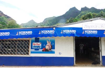 The ubiquitous roadside grocery. We were excited to find Tip Top ice cream, and hunted around the island for Hokey Pokey. But the flavour was only available in 2-litre tubs at the Champion, that was frankly too much Hokey Pokey.