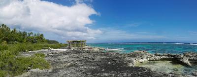 Ron had to walk around the motu of course. Found a couple of tiny beach resorts, some barking dogs, and tidal pools