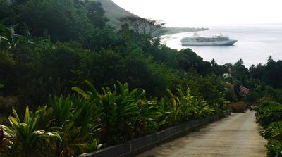 On our last day in Mo'orea we went back in the tropical garden for an ice cream refill. A Princess cruise ship was anchored off Opunohu bay.