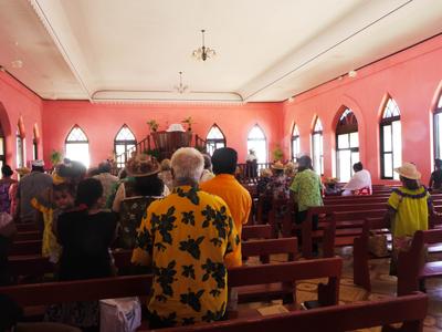 We attended a church service, for the amazing singing. Check out the Sunday apparel. In the Protestant churches the service is all in Tahitian so we didn't understand much, but apparently it was quite humourous, with much laughing and back-and-forth banter.