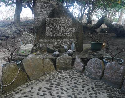 Marae Vaiahu. Maupiti's only significant temple is situated behind someone's house, watched over by a couple of dogs. The writing lists nine Polynesian kings who had their coronation here.