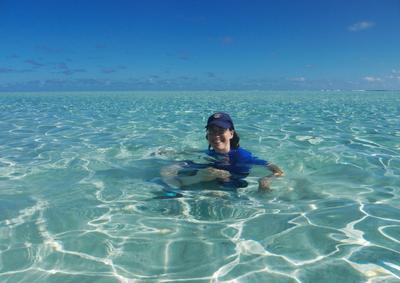 Afternoon bath at amazing Tereia beach, Maupiti