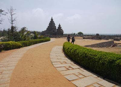 Dad was a bit bummed that the Shore Temple is no longer flooded by the tides.