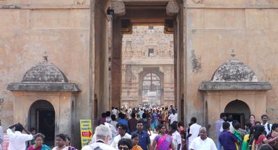 Outer gates - Brihadeeswarar Temple