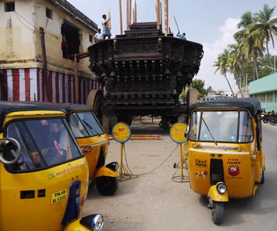 Giant chariots like this are the origin of the English word <i>juggernaut</i>.