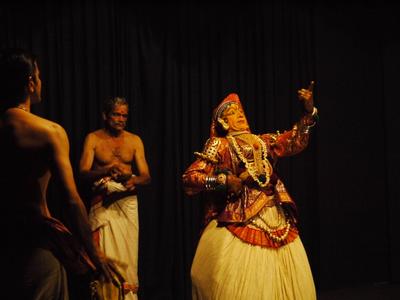 From the port we sprinted to a kathakali performance, to the extent that you can "sprint" in Kochi traffic. We arrived 20 minutes late.