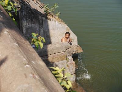 The tank in the centre of town in Varkala. Temple tanks have a ceremonial function, but that doesn't mean they can't be used for taking a bath or...