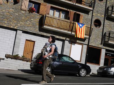 In the background: The Estelada, another Catalan independence symbol. This one represents the demand for a modern Catalan independent state.