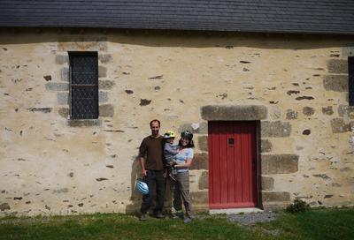 The chapel is only open on Sundays (or maybe only once a month?) <br/> From peeking inside it seems to be in great shape though.