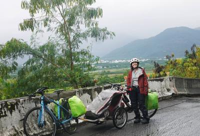 It was wet and a bit chilly, but after the first uphill we were already starting to de-layer.