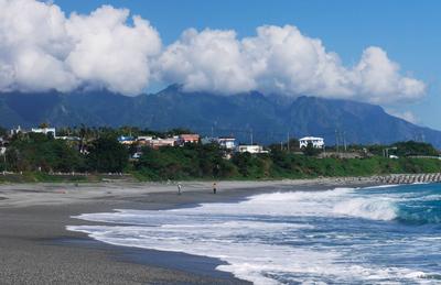 A quick beach stop, and a typical east coast scene.