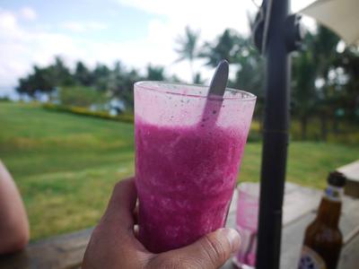 Found a dragonfruit smoothie (and coffee)!