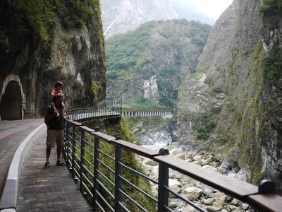 Swallow Grotto (Yanzikou). Another "wow!" as we stare at steep cliffs above, below, and opposite. The photo really doesn't do the place justice, but the same is true for most photos of the location that I can find online.