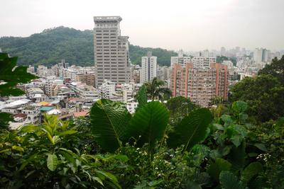 Liquid-like Taipei sprawl, held back by the hills.