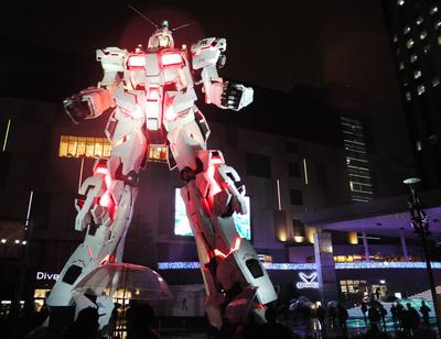 The "life-size" Unicorn Gundam, almost 20 meters high. Despite appearances, it doesn't transform into anything, but it's still impressive.