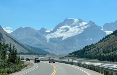 Heading south on the Icefields Parkway