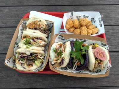 Bao sandwiches, probably our favourite lunch in Kihei. The purple bun is made with ube, a root vegetable from the Philippines, which is trendy in the last few years.