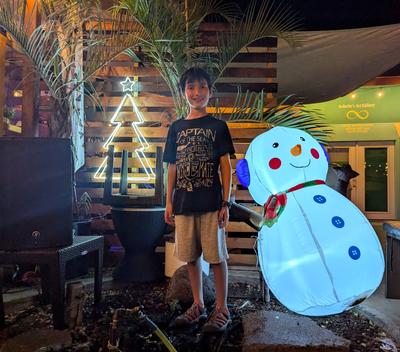 Nothing says Christmas in Hawaii like a made-in-China plastic inflatable snowman